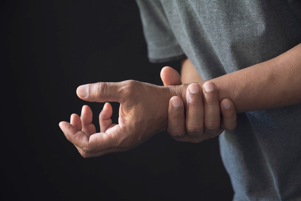 Chiropractic Care for De Quervain’s Tenosynovitis at Salt & Spine Chiropractic, Wilmington, NC